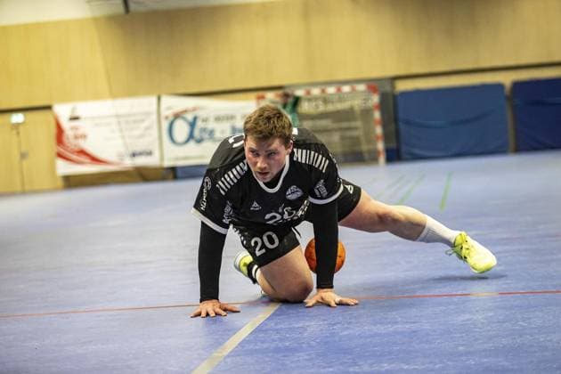 Handball Oberliga HSG Hattingen Sprockhövel vs HSG Herdecke Ende FOR EDITORIAL PURPOSES ONLY p Oberliga 20 Phillip Dobrodt HSG Hattingen Sprockhövel vs HSG Herdecke Ende, on 22 11 2025,in HattingenKreissporthalle HAT Germany NRW Hattingen Copyright SebastianxSternemann Copyright: SebastianxSternemann doc83dnmplvvgo3113r2k2 ,EDITORIAL USE ONLY Copyright: SebastianxSternemann