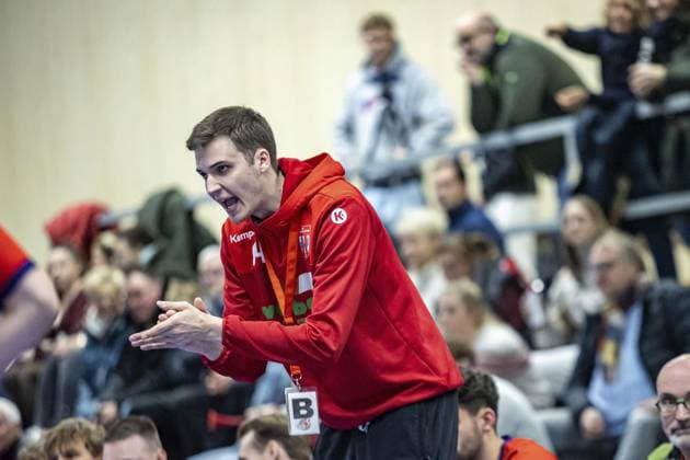 Handball Oberliga HSG Hattingen Sprockhövel vs HSG Herdecke Ende FOR EDITORIAL PURPOSES ONLY p Oberliga HSG Hattingen Sprockhövel vs Coach HSG Herdecke Ende, on 22 11 2025,in HattingenKreissporthalle HAT Germany NRW Hattingen Copyright SebastianxSternemann Copyright: SebastianxSternemann doc83dnmpofozs1mjen8dqd ,EDITORIAL USE ONLY Copyright: SebastianxSternemann