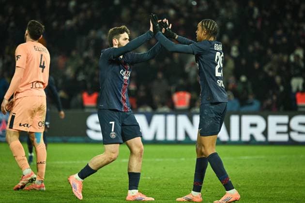 Ligue 1 PSG vs Le Havre AC - FA Paris Saint-Germain’s forward Bradley Barcola celebrates scoring a goal with Paris Saint-Germain’s forward Khvicha Kvaratskhelia during the French L1 football match between Paris Saint-Germain and Le Havre AC at the Parc des Princes stadium in Paris on November 22, 2025. Photo by Firas Abdullah ABACAPRESS.COM Paris Île-de-France France  Copyright: xAbdullahxFiras ABACAx