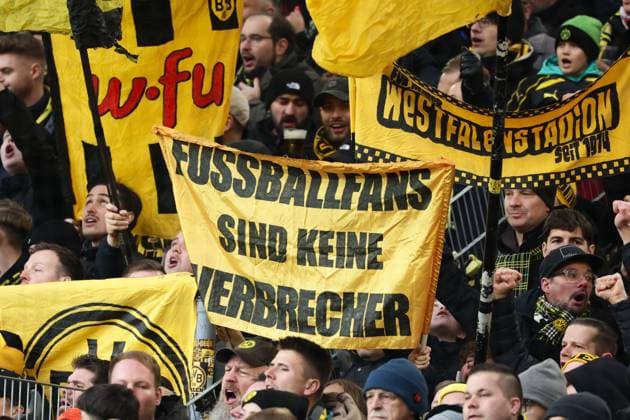 Dortmund, Signal Iduna Park, 22 11 25, GER, Men, 1 Bundesliga, Season 2025 2026, Borussia Dortmund VfB Stuttgart, Banner BVB Fans DFB DFL REGULATIONS PROHIBIT ANY USE OF PHOTOGRAPHS AS IMAGE SEQUENCES AND OR QUASI VIDEO Copyright: JoachimxBywaletz xJB-Sportfoto