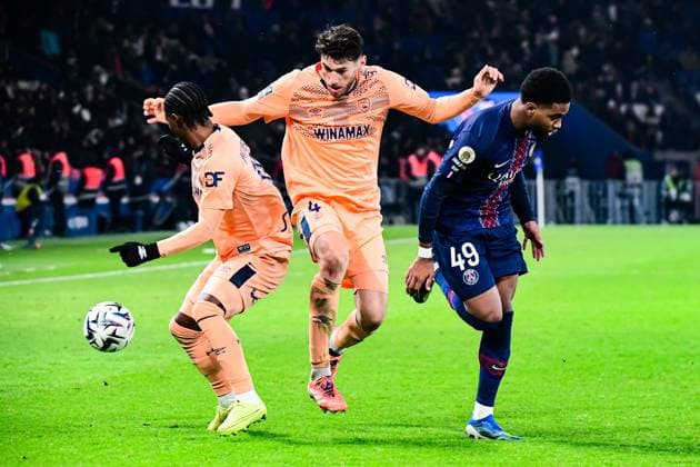 FOOTBALL : Paris Saint Germain vs Havre AC - Ligue 1 McDonalds - JournÃ e 13 - 22 11 2025 Ibrahim Mbaye (Paris SG) Gautier Lloris (AC Le Havre) ParisFrance  Copyright: xBaptistexAutissierx