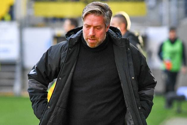 Michael Wimmer Trainer Jahn Regensburg , Single Image, Action, Action , 22 11 2025, Aachen Germany , Soccer, 3 Liga, TSV Alemannia Aachen Jahn Regensburg, Soccer, 3 Liga, TSV Alemannia Aachen Jahn Regensburg, DFB DFL REGULATIONS PROHIBIT ANY USE OF PHOTOGRAPHS AS IMAGE SEQUENCES AND OR QUASI VIDEO xmhx