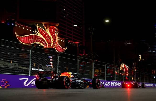 F1 - LAS VEGAS GRAND PRIX 2025 01 VERSTAPPEN Max (nld), Red Bull Racing RB21, action during the 2025 Formula 1 Las Vegas Grand Prix, 22th round of the 2025 FIA Formula One World Championship, WM, Weltmeisterschaft from November 21 to 23, 2025 on the Las Vegas Strip Circuit, in Paradise, Nevada, United States of America - ParadiseUnited States  Copyright: xDPPIx