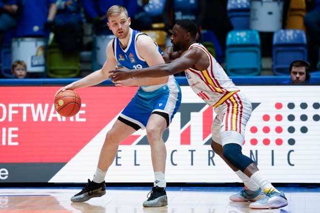 v l Till Pape Frankfurt Skyliners, 19 and Eddy Edigin Fitness First Wuerzburg Baskets, 27 , 22 11 2025, Basketball, BBL, Frankfurt Skyliners vs Fitness First Wuerzburg Baskets, GER, Frankfurt, Suewag Energie ARENA Copyright: HMBxMedia xHeikoxBecker
