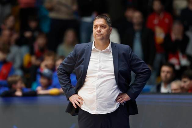 v l Head Coach Sasa Filipovski Fitness First Wuerzburg Baskets , 22 11 2025, Basketball, BBL, Frankfurt Skyliners vs Fitness First Wuerzburg Baskets, GER, Frankfurt, Suewag Energie ARENA Copyright: HMBxMedia xHeikoxBecker