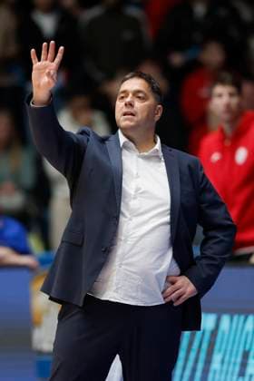 v l Head Coach Sasa Filipovski Fitness First Wuerzburg Baskets , 22 11 2025, Basketball, BBL, Frankfurt Skyliners vs Fitness First Wuerzburg Baskets, GER, Frankfurt, Suewag Energie ARENA Copyright: HMBxMedia xHeikoxBecker