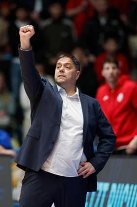 v l Head Coach Sasa Filipovski Fitness First Wuerzburg Baskets , 22 11 2025, Basketball, BBL, Frankfurt Skyliners vs Fitness First Wuerzburg Baskets, GER, Frankfurt, Suewag Energie ARENA Copyright: HMBxMedia xHeikoxBecker