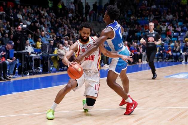 v l Davion Mintz Fitness First Wuerzburg Baskets, 10 and Nahiem Alleyne Frankfurt Skyliners, 4 , 22 11 2025, Basketball, BBL, Frankfurt Skyliners vs Fitness First Wuerzburg Baskets, GER, Frankfurt, Suewag Energie ARENA Copyright: HMBxMedia xHeikoxBecker