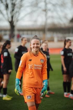 22 11 25, Women, Football, Google Pixel Women Bundesliga, Season 2025 2026, Bayer 04 Leverkusen SGS Essen, 11 Matchday Anne Moll 34 Bayer 04 Leverkusen Laughing before the match Leverkusen Ulrich Haberland Stadion NRW Germany