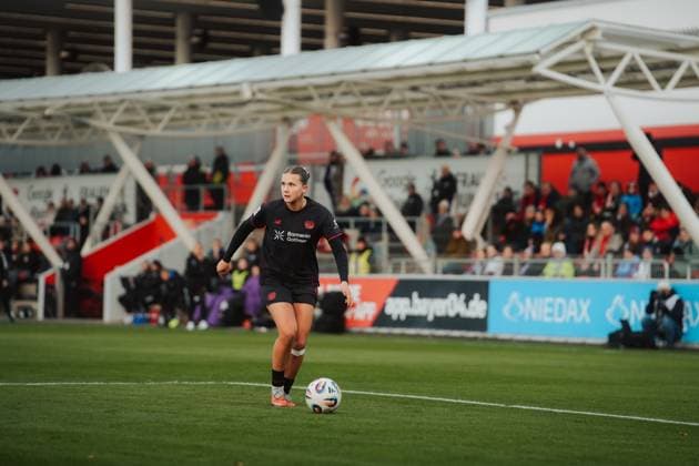 22 11 25, Women, Football, Google Pixel Womens Bundesliga, Season 2025 2026, Bayer 04 Leverkusen SGS Essen, 11 Matchday Julia Mickenhagen 18 Bayer 04 Leverkusen Leverkusen Ulrich Haberland Stadion NRW Germany