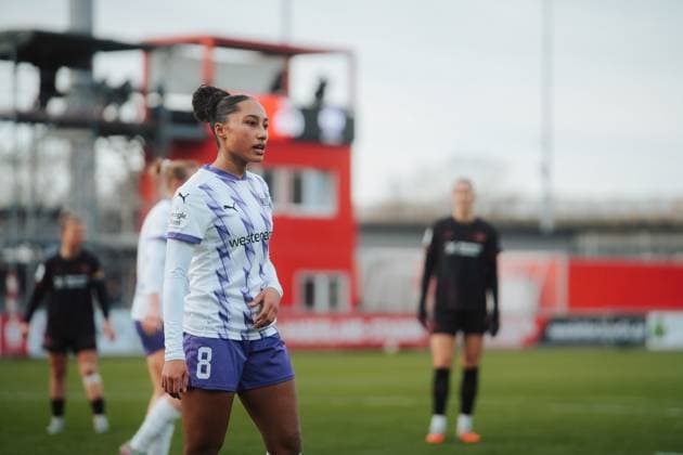 22 11 25, Women, Football, Google Pixel Womens Bundesliga, Season 2025 2026, Bayer 04 Leverkusen SGS Essen, 11 Matchday Vanessa Fürst 8 SGS Essen Leverkusen Ulrich Haberland Stadion NRW Germany