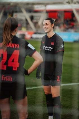 22 11 25, Women, Soccer, Google Pixel Women Bundesliga, Season 2025 2026, Bayer 04 Leverkusen SGS Essen, 11 Matchday Selina Ostermeier 2 Bayer 04 Leverkusen Lachen Leverkusen Ulrich Haberland Stadion NRW Germany