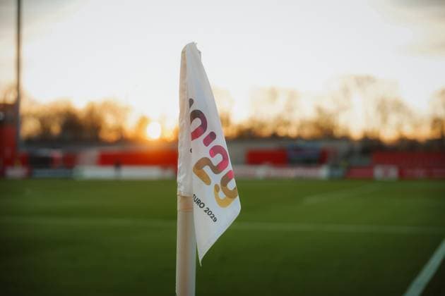 22 11 25, Women, Football, Google Pixel Womens Bundesliga, Season 2025 2026, Bayer 04 Leverkusen SGS Essen, 11 Matchday corner flag with the logo of the WE29 campaign for the 2029 European Championship in Germany Leverkusen Ulrich Haberland Stadium NRW Germany