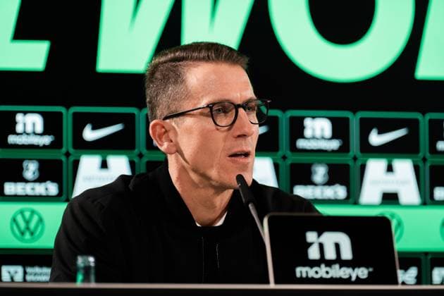 Germany, Football, 1 Bundesliga 2025 26, Matchday 11 VfL Wolfsburg v Bayer Leverkusen Volkswagen Arena Wolfsburg Daniel Bauer Coach VfL Wolfsburg at the post-match press conference Copyright: xJamesxZabelx