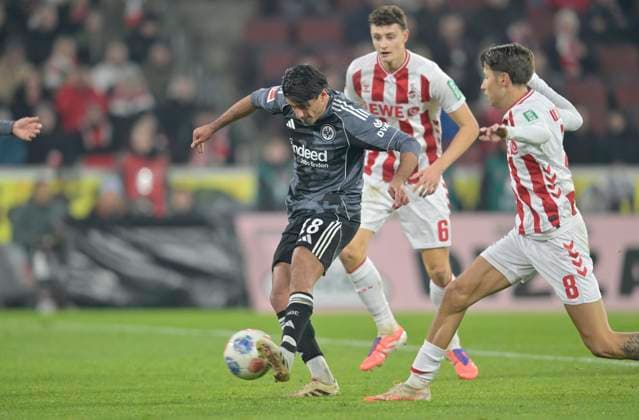 Mahmoud Dahoud Eintracht Frankfurt shoots the goal for 1 2, action, against Denis Huseinbasic r 1 FC Köln Football 1 Bundesliga, 11 Matchday, 1 FC Koeln Eintracht Frankfurt 3 4, on 22 11 2025 in Koeln Germany DFL regulations prohibit any use of photographs as image sequences and or quasi video Â