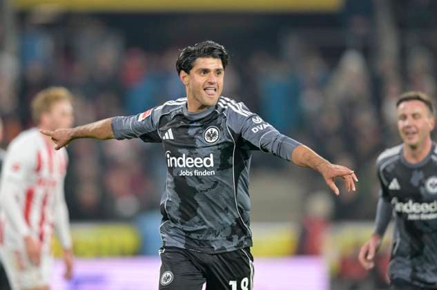 Cheers Mahmoud Dahoud Eintracht Frankfurt after his goal to 1 2 Football 1 Bundesliga, 11 Matchday, 1 FC Koeln Eintracht Frankfurt 3 4, on 22 11 2025 in Koeln Germany DFL regulations prohibit any use of photographs as image sequences and or quasi video Â
