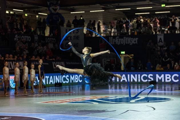GER, easy Credit Basketball Bundesliga, Syntainics MBC MLP Academics Heidelberg 22 11 2025, Stadthalle, Weißenfels, GER, easy Credit Basketball Bundesliga, Syntainics MBC MLP Academics Heidelberg Tabea Show Â Foto Alexander Trienitz Weißenfels Stadthalle Sachsen Anhalt Germany