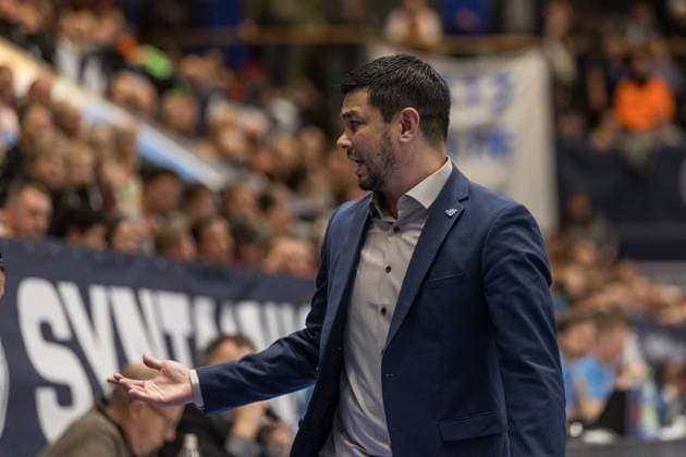 GER, easy Credit Basketball Bundesliga, Syntainics MBC MLP Academics Heidelberg 22 11 2025, Stadthalle, Weißenfels, GER, easy Credit Basketball Bundesliga, Syntainics MBC MLP Academics Heidelberg Danny Jansson Head Coach , MLP Academics Heidelberg Â Photo Alexander Trienitz Weißenfels Stadthalle Sachsen Anhalt Germany