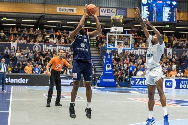 GER, easy Credit Basketball Bundesliga, Syntainics MBC MLP Academics Heidelberg 22 11 2025, Stadthalle, Weißenfels, GER, easy Credit Basketball Bundesliga, Syntainics MBC MLP Academics Heidelberg RJ Gunn Syntainics MBC, 21 Â Photo Alexander Trienitz Weißenfels Stadthalle Sachsen Anhalt Germany