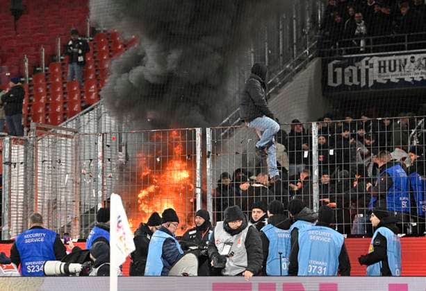 Fans of Frankfurt burn banners, fire in the fan block, Football 1 Bundesliga, 11 Matchday, 1 FC Koeln Eintracht Frankfurt 3 4, on 22 11 2025 in Koeln Germany DFL regulations prohibit any use of photographs as image sequences and or quasi video Â