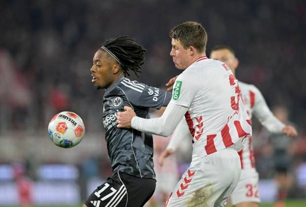 v l Elye Wahi Eintracht Frankfurt , Dominique Heintz 1 FC Köln action, duel Football 1 Bundesliga, 11 Matchday, 1 FC Koeln Eintracht Frankfurt 3 4, am 22 11 2025 in Koeln Germany DFL regulations prohibit any use of photographs as image sequences and or quasi video Â