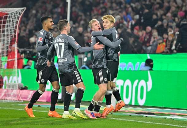 Jonathan Burkardt Eintracht Frankfurt after his goal to 1 4, from l Ansgar Knauff Eintracht Frankfurt ,Mario Götze Goetze Eintracht Frankfurt ,Jonathan Burkardt Eintracht Frankfurt ,Ritsu Doan Eintracht Frankfurt Football 1 Bundesliga, 11 Matchday, 1 FC Koeln Eintracht Frankfurt 3 4, on 22 11 2025 in Koeln Germany DFL regulations prohibit any use of photographs as image sequences and or quasi video Â