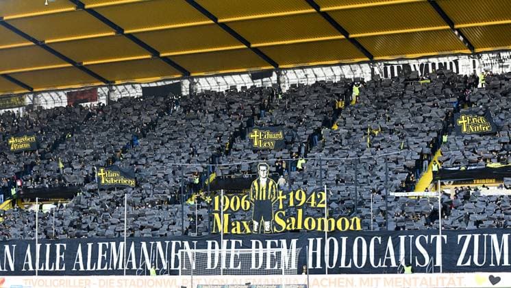 In memory of former Alemannia Aachen players who fell victim to the Holocaust, Fans, Audience, Spectators, Atmosphere, Stadium, 22 11 2025, Aachen Germany , Football, 3 Liga, TSV Alemannia Aachen Jahn Regensburg, Football, 3 Liga, TSV Alemannia Aachen Jahn Regensburg, DFB DFL REGULATIONS PROHIBIT ANY USE OF PHOTOGRAPHS AS IMAGE SEQUENCES AND OR QUASI VIDEO xmhx