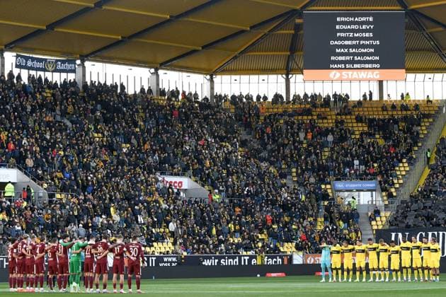In memory of former Alemannia Aachen players who fell victim to the Holocaust, Fans, Audience, Spectators, Atmosphere, Stadium, 22 11 2025, Aachen Germany , Football, 3 Liga, TSV Alemannia Aachen Jahn Regensburg, Football, 3 Liga, TSV Alemannia Aachen Jahn Regensburg, DFB DFL REGULATIONS PROHIBIT ANY USE OF PHOTOGRAPHS AS IMAGE SEQUENCES AND OR QUASI VIDEO xmhx