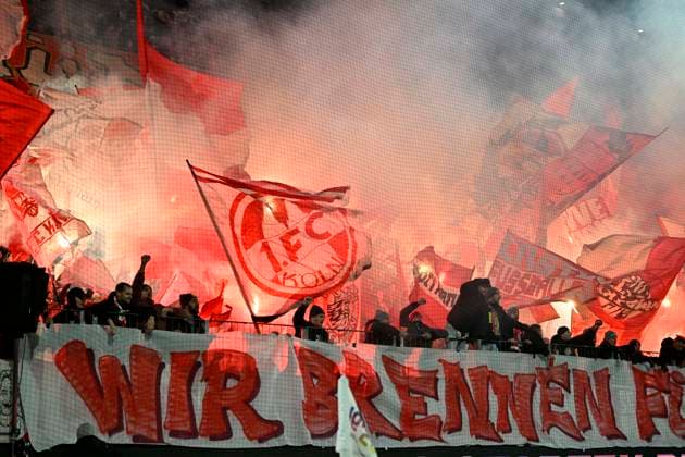 Fans 1 FC Koeln zuenden bengalisches Feuer Wir brennen Fussball 1 Bundesliga, 11 Spieltag, 1 FC Koeln Eintracht Frankfurt 3 4, am 22 11 2025 in Koeln Germany DFL regulations prohibit any use of photographs as image sequences and or quasi video Â
