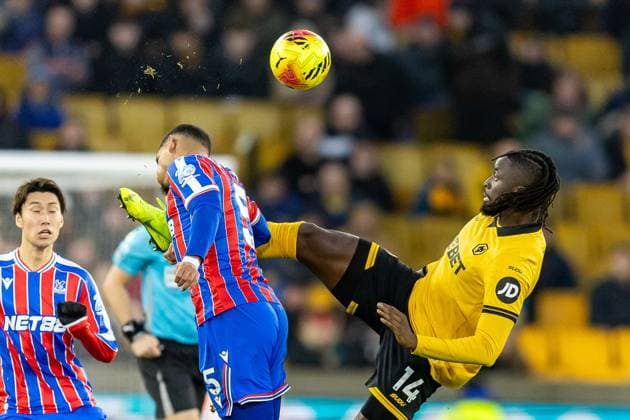 Wolverhampton Wanderers v Crystal Palace Premier League 22 11 2025. Wolverhampton Wanderers forward Tolu Arokodare (14) kicks ball from Crystal Palace defender Maxence Lacroix (5) during the Premier League match between Wolverhampton Wanderers and Crystal Palace at Molineux, Wolverhampton, England on 22 November 2025. Editorial use only DataCo restrictions apply See www.football-dataco.com , Copyright: xManjitxNarotrax PSI-23244-0069