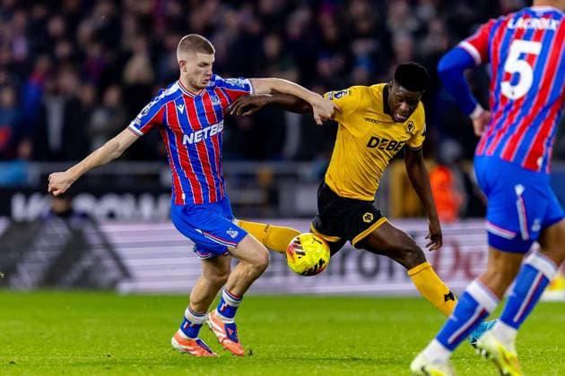 Wolverhampton Wanderers v Crystal Palace Premier League 22 11 2025. Crystal Palace midfielder Adam Wharton (20) battles for possession during the Premier League match between Wolverhampton Wanderers and Crystal Palace at Molineux, Wolverhampton, England on 22 November 2025. Editorial use only DataCo restrictions apply See www.football-dataco.com , Copyright: xManjitxNarotrax PSI-23244-0075