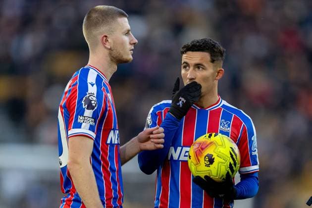 Wolverhampton Wanderers v Crystal Palace Premier League 22 11 2025. Crystal Palace forward Yeremi Pino (10) speaks to Crystal Palace midfielder Adam Wharton (20) during the Premier League match between Wolverhampton Wanderers and Crystal Palace at Molineux, Wolverhampton, England on 22 November 2025. Editorial use only DataCo restrictions apply See www.football-dataco.com , Copyright: xManjitxNarotrax PSI-23244-0164