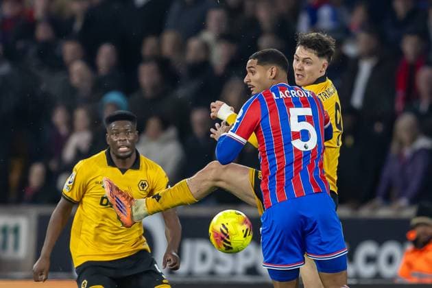 Wolverhampton Wanderers v Crystal Palace Premier League 22 11 2025. Crystal Palace defender Maxence Lacroix (5) battles for possession with Wolverhampton Wanderers forward Jorgen Strand Larsen (9) during the Premier League match between Wolverhampton Wanderers and Crystal Palace at Molineux, Wolverhampton, England on 22 November 2025. Editorial use only DataCo restrictions apply See www.football-dataco.com , Copyright: xManjitxNarotrax PSI-23244-0177
