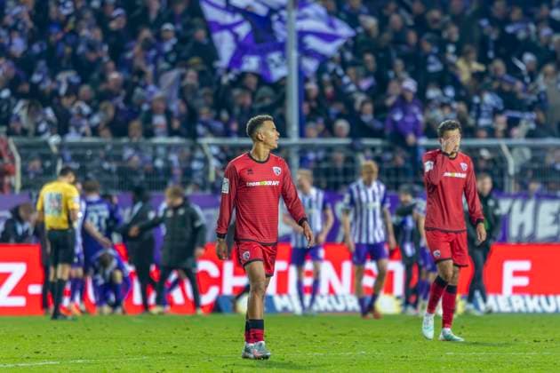 Osnabrück, Germany 22 November 2025 3 Liga 2025 2026 VfL Osnabrück vs FC Ingolstadt 04 In the picture Marcel Costly FCI unhappy after conceding the 0 1 goal on the pitch DFB regulations prohibit any use of photographs as image sequences and or quasi video Bremer Brücke Niedersachsen Copyright: xFotostandx xSchäferx