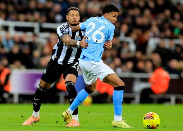 Newcastle United v Manchester City Premier League S‡vinho of Manchester City (right) is fouled by Joe Linton of Newcastle United during the Premier League match at St. James s Park, Newcastle UK Newspapers OUT Copyright: xFredxPalmerx FIL-22535-0063