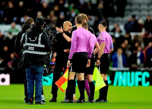 Newcastle United v Manchester City Premier League Pep Guardiola Manchester City Manager (middle) speaks with match officials at full time during the Premier League match at St. James s Park, Newcastle UK Newspapers OUT Copyright: xFredxPalmerx FIL-22535-0067
