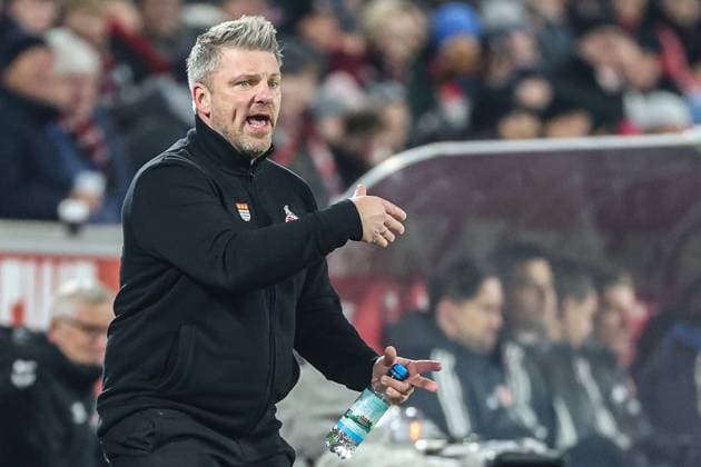 1 Bundesliga 25 26 1 FC Köln Eintracht Frankfurt on 22 11 2025 at RheinEnergieSTADION in Cologne Coach Lukasz Kwasniok Koeln gestures MH