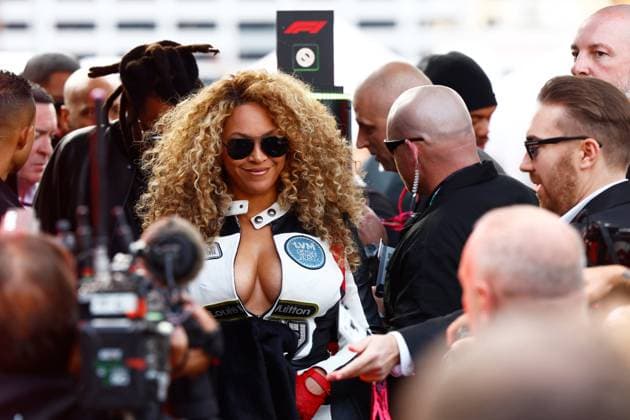 LAS VEGAS, NV - NOVEMBER 22: BeyoncÃ arrives to the paddock prior to the the Formula 1 Las Vegas Grand Prix on November 22, 2025 on the Las Vegas Strip Circuit in Las Vegas, Nevada.(Photo by Jeff Speer Icon Sportswire) AUTO: NOV 22 F1 Las Vegas Grand Prix EDITORIAL USE ONLY Icon2511220031