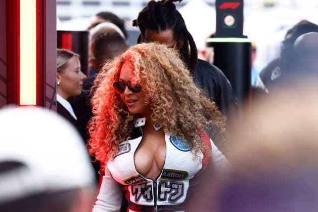 LAS VEGAS, NV - NOVEMBER 22: BeyoncÃ arrives to the paddock prior to the the Formula 1 Las Vegas Grand Prix on November 22, 2025 on the Las Vegas Strip Circuit in Las Vegas, Nevada.(Photo by Jeff Speer Icon Sportswire) AUTO: NOV 22 F1 Las Vegas Grand Prix EDITORIAL USE ONLY Icon2511220041
