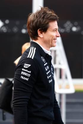 LAS VEGAS, NV - NOVEMBER 22: Toto Wolff, principal of Mercedes AMG Petronas F1 Team, arrives to the paddock prior to the the Formula 1 Las Vegas Grand Prix on November 22, 2025 on the Las Vegas Strip Circuit in Las Vegas, Nevada.(Photo by Jeff Speer Icon Sportswire) AUTO: NOV 22 F1 Las Vegas Grand Prix EDITORIAL USE ONLY Icon2511220111