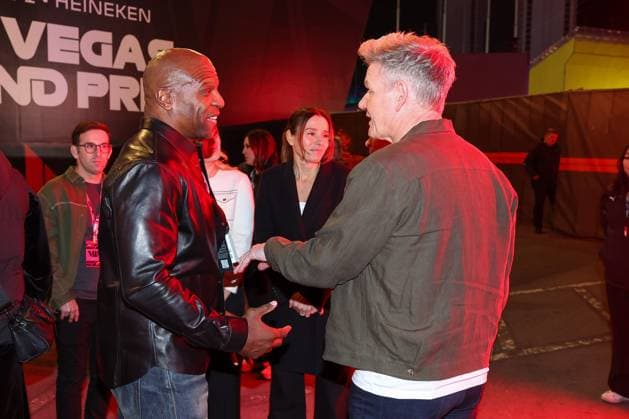 Actor Terry Crews and celebrity chef Gordon Ramsay, Las Vegas Grand Prix, motorsport, men, Formula 1, race, 22 11 2025 Las Vegas Nevada USA Copyright: xkolbert-press ChristianxKolbertx