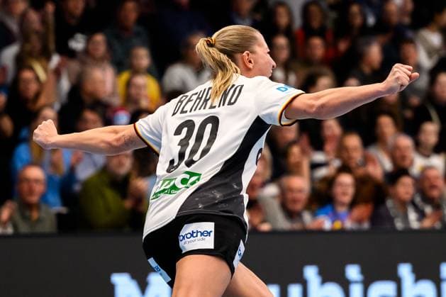 Handball, Womens national match Germany Switzerland Jenny Behrend Germany Cheers Joy Emotion Goal celebration Goalscorer Goeppeingen EWS Arena Germany