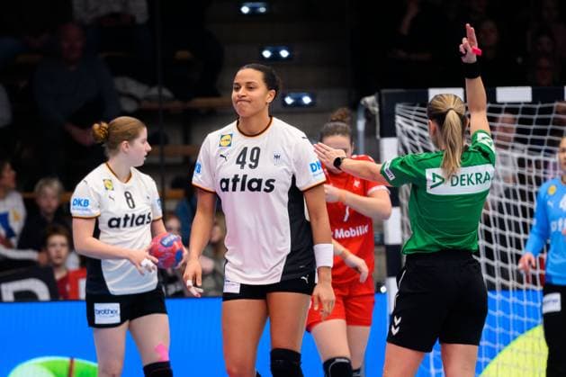 Handball, Womens Laenderspiel Germany Switzerland Aimee von Pereira Germany receives a time penalty Goeppeingen EWS Arena Germany