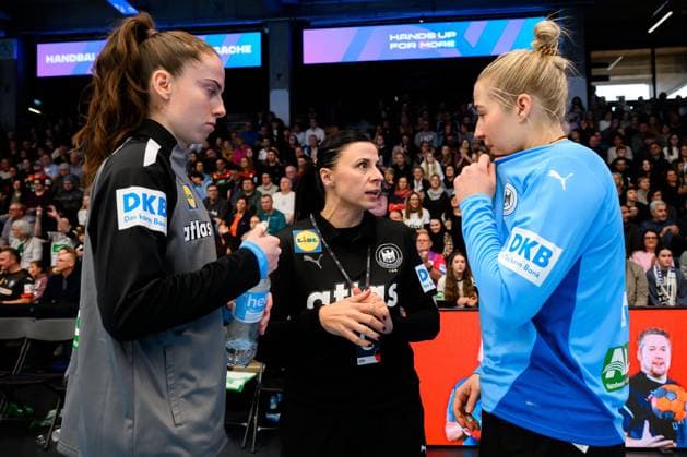Handball, womens international match Germany Switzerland from left goalkeeper Sarah Wachter Germany , goalkeeper coach Jasmina Rebmann Jankovic Germany , goalkeeper Katharina Filter Germany Goeppeingen EWS Arena Germany
