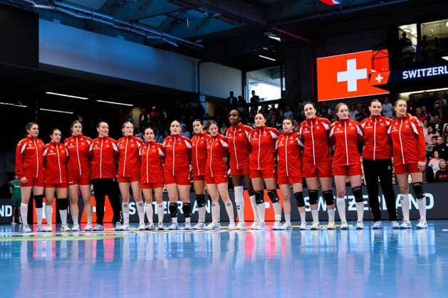 Handball, womens national match Germany Switzerland the team of Switzerland during the anthem Goeppeingen EWS Arena Germany