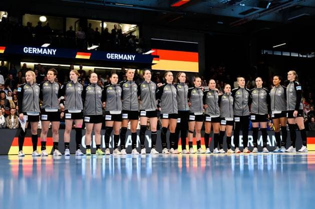 Handball, womens national match Germany Switzerland the team of Germany during the national anthem Goeppeingen EWS Arena Germany