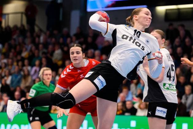 Handball, Women Laenderspiel Germany Switzerland Nieke Kühne Kuehne Germany Goeppeingen EWS Arena Germany