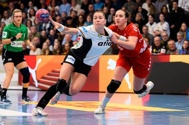 Handball, womens national match Germany Switzerland from left in duel Emily Vogel Germany , Tabea Schmid Switzerland Goeppeingen EWS Arena Germany