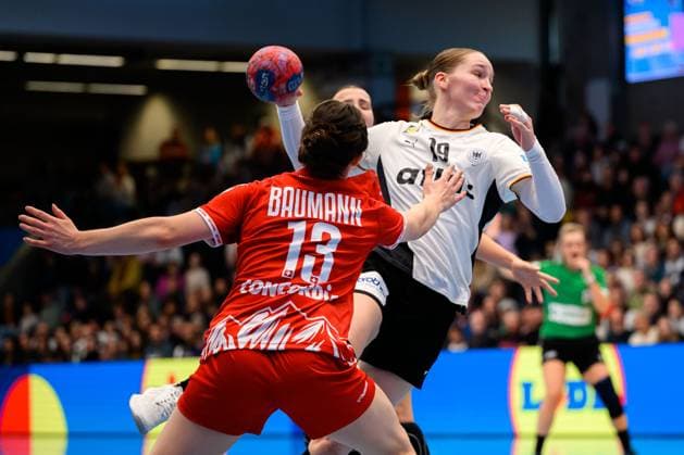 Handball, Women Laenderspiel Germany Switzerland Era Baumann Switzerland , Nieke Kühne Kuehne Germany Goeppeingen EWS Arena Germany