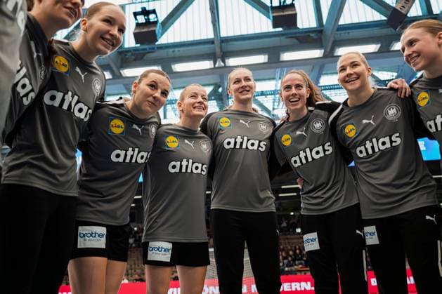 Handball, Women Laenderspiel Germany Switzerland Nieke Kühne Kuehne Germany , Mareike Thomaier Germany , Antje Döll Doell Germany , Viola Leuchter Germany , Goalkeeper Sarah Wachter Germany , Goalkeeper Katharina Filter Germany Goeppeingen EWS Arena Germany